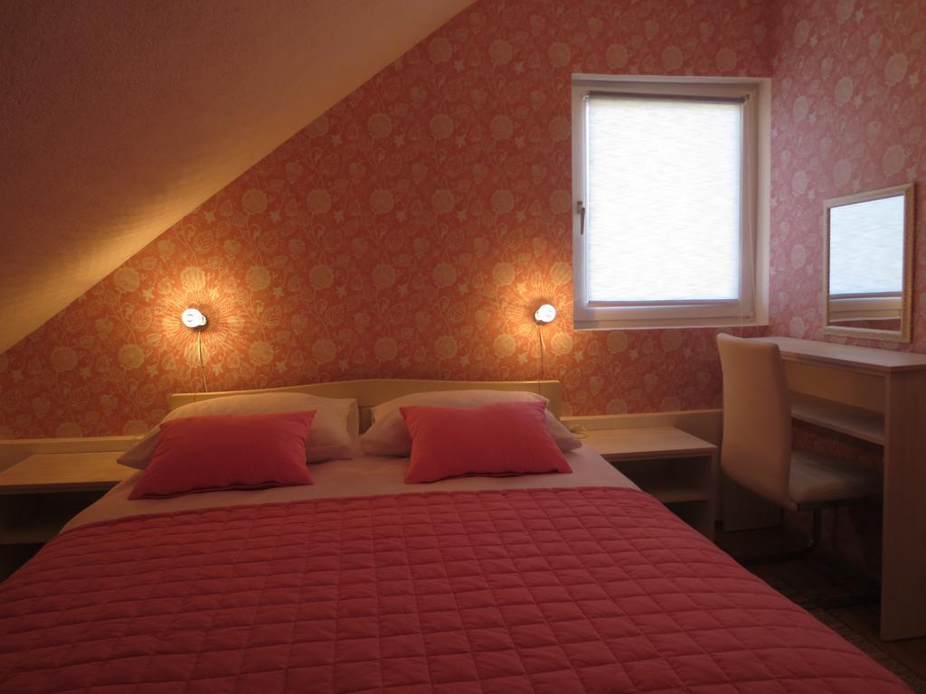 House Katja Otel Jezerce Oda fotoğraf